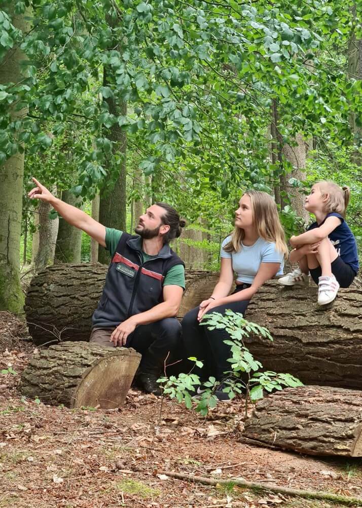 Förster mit Kindern